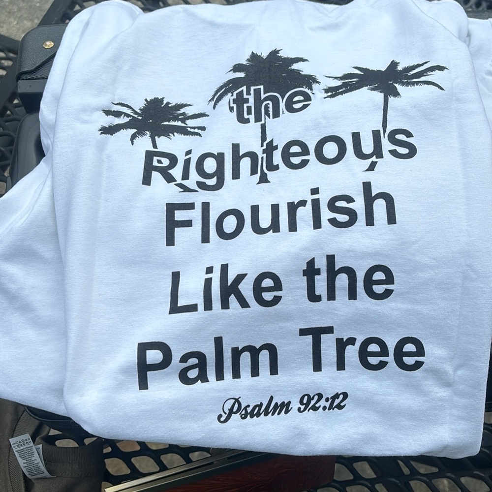 Brand new tshirts with logos - Picture 2 of 5
